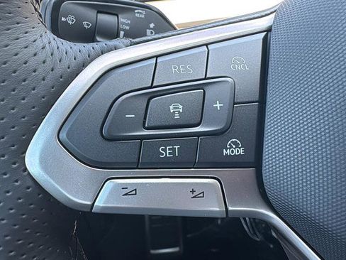 New 2026 Volkswagen Tiguan SE R-Line FWD image 19