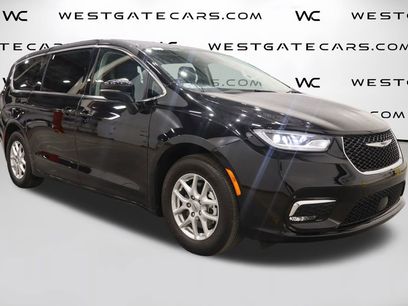 Used 2024 Chrysler Pacifica Touring-L