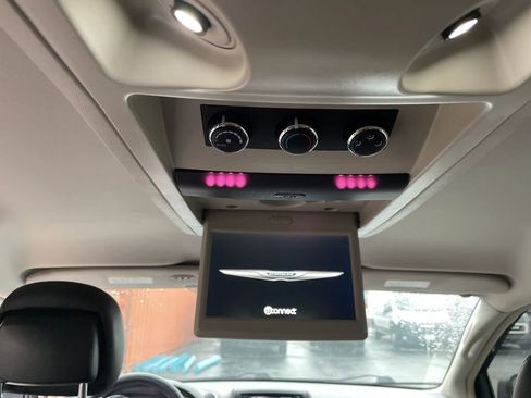 Used 2016 Chrysler Town & Country Touring w/ Driver Convenience Group image 31