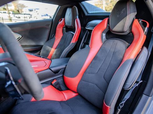 Used 2025 Chevrolet Corvette Stingray w/ Z51 Performance Package image 18