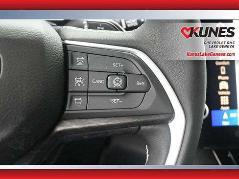 Used 2026 Jeep Grand Cherokee Altitude AWD/4WD image 29