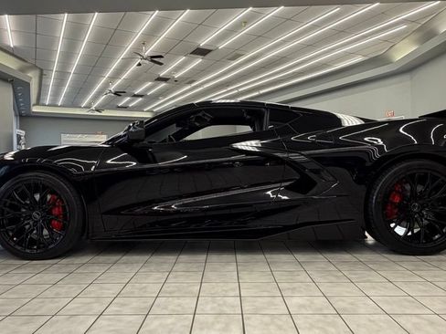 Used 2021 Chevrolet Corvette Stingray Preferred Cpe w/ 2LT RWD image 3