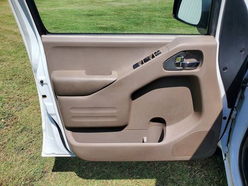 Used 2016 Nissan Frontier SV AWD/4WD image 10