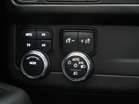 Used 2023 GMC Yukon XL AT4 AWD/4WD image 31