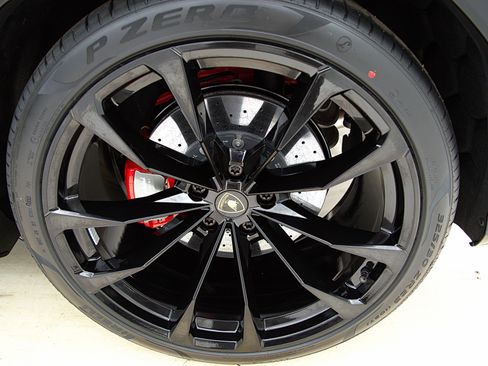 Used 2022 Lamborghini Urus image 63