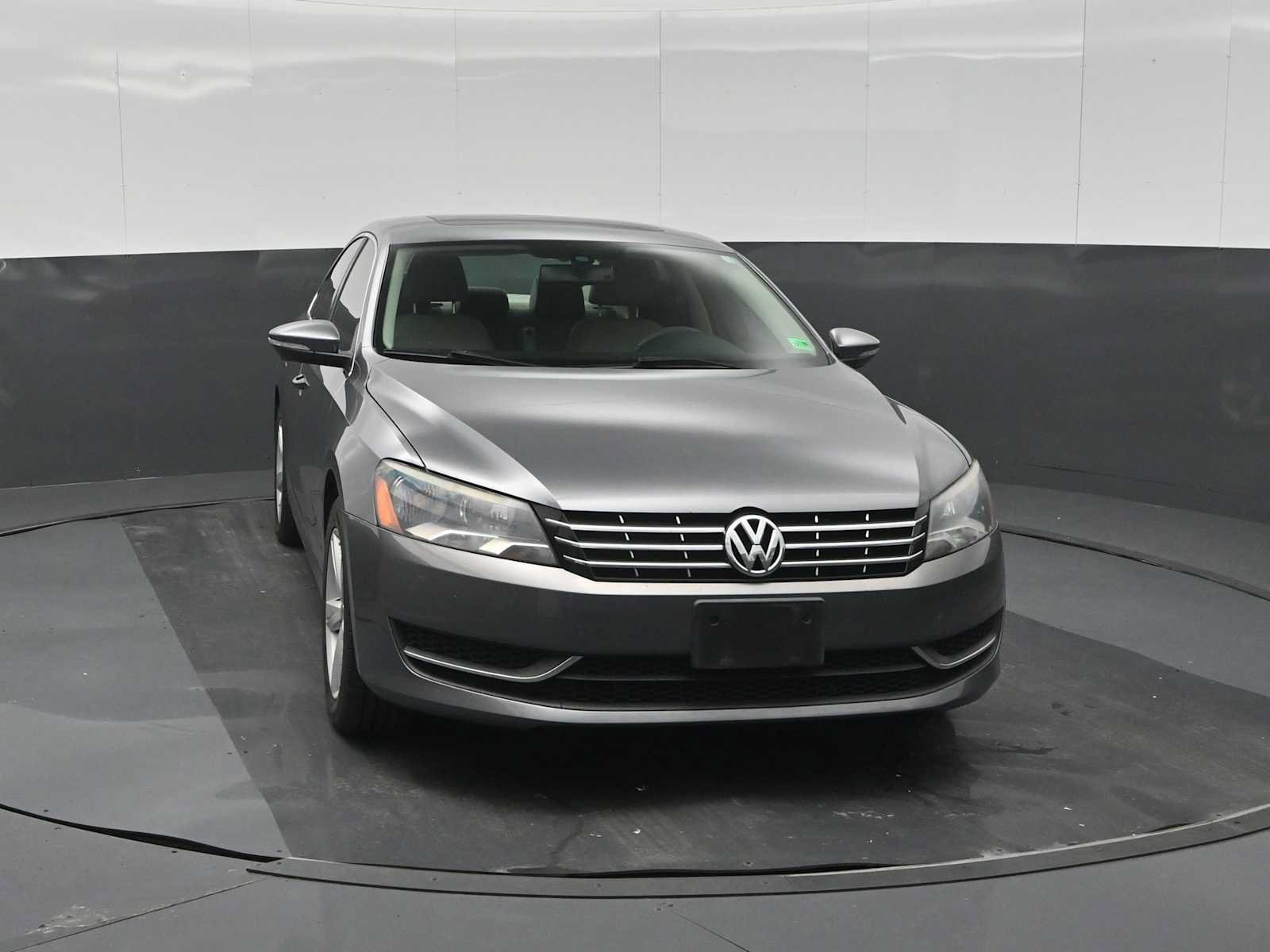 Used 2012 Volkswagen Passat TDI SE FWD image 3
