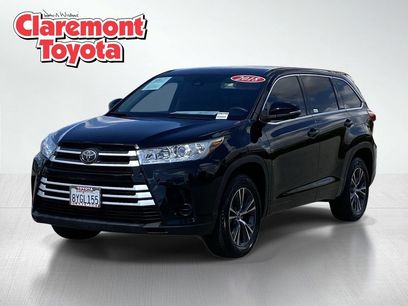 Used 2018 Toyota Highlander LE w/ Carpet Mat Package (TMS)