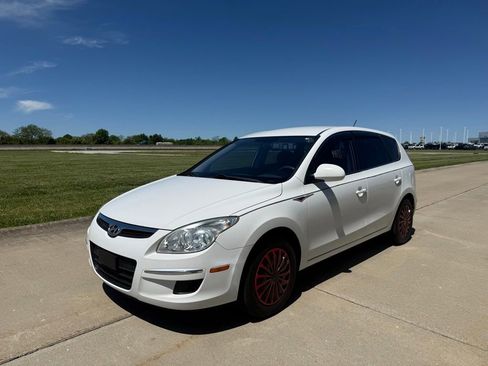 Used 2010 Hyundai Elantra GLS FWD image 9