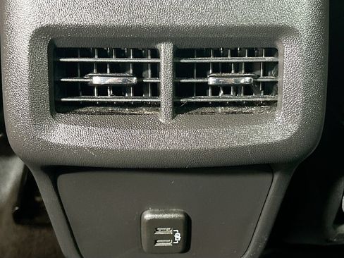Used 2024 GMC Terrain SLE w/ Driver Convenience Package FWD image 22