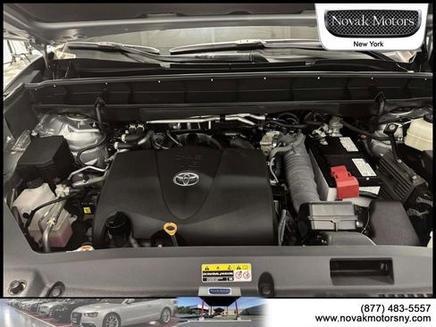 Used 2022 Toyota Highlander XLE AWD/4WD image 13