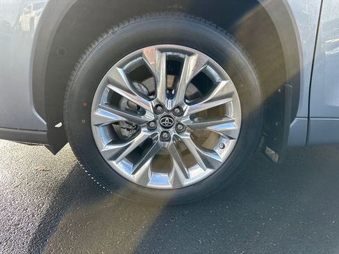 Used 2023 Toyota Highlander Limited image 26