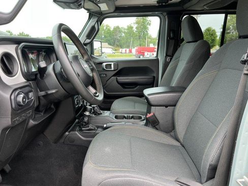Used 2024 Jeep Wrangler Unlimited Sport AWD/4WD image 3
