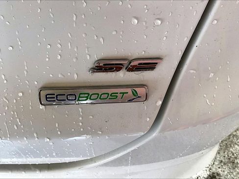 Used 2017 Ford Fusion SE w/ Fusion SE Technology Package image 24