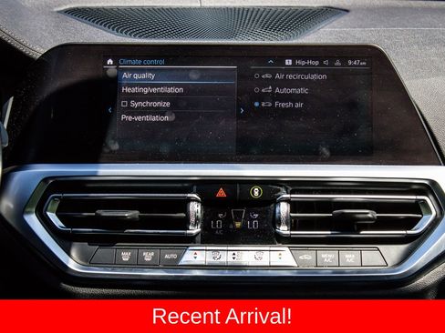 Used 2022 BMW 330i Sedan w/ M Sport Package RWD image 9