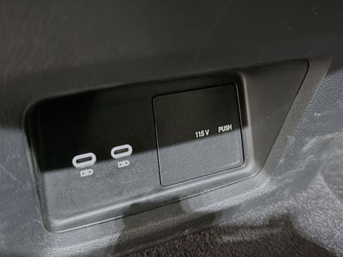 Used 2024 Volkswagen Atlas Cross Sport SE image 29