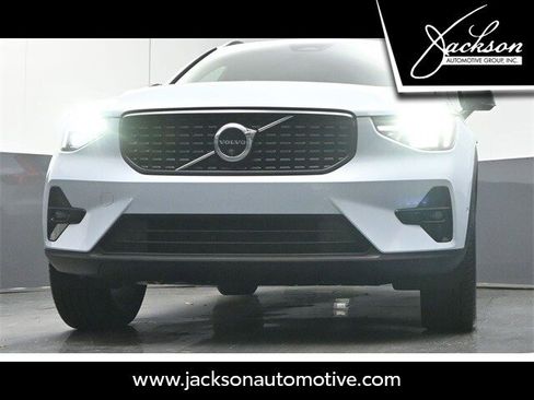 Used 2025 Volvo XC40 B5 Plus w/ Protection Package Premier image 35