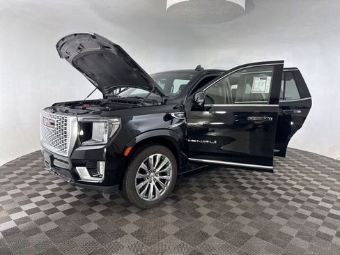 Used 2021 GMC Yukon Denali w/ Denali Premium Package image 12