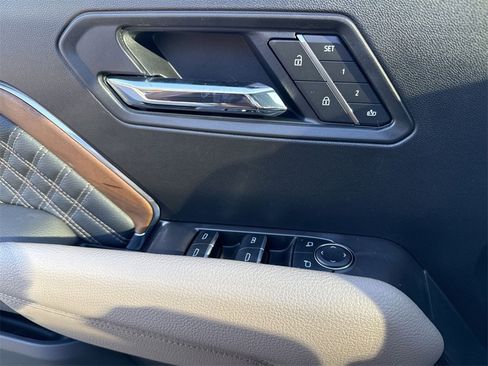 New 2026 GMC Canyon Denali image 15