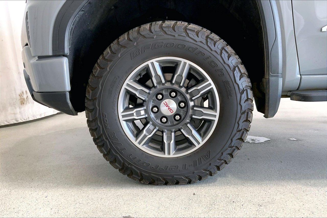 Used 2024 GMC Sierra 1500 AT4 w/ Technology Package AWD/4WD image 6