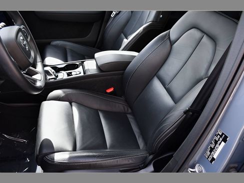 Certified 2023 Volvo XC40 B5 Plus w/ Protection Package Premier AWD/4WD image 14