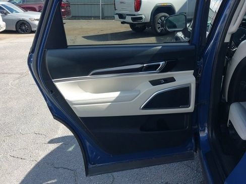 Used 2025 Kia Telluride S FWD image 12