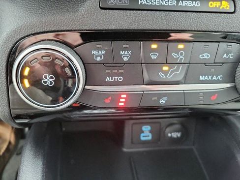 Used 2022 Ford Escape SE w/ SE Sport Appearance Package image 12