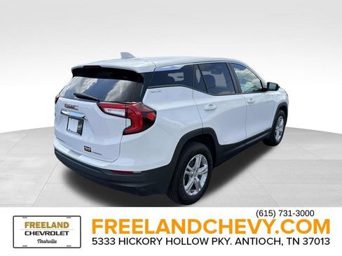 Used 2024 GMC Terrain SLE AWD/4WD image 2