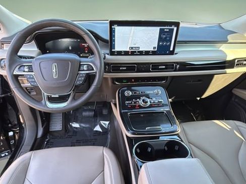 Used 2023 Lincoln Nautilus Standard w/ Premium Package image 16