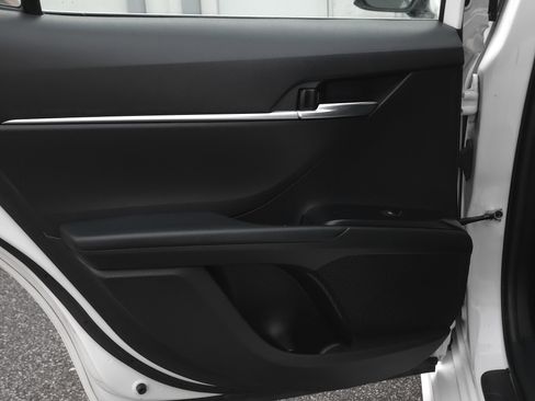 Used 2020 Toyota Camry SE image 22