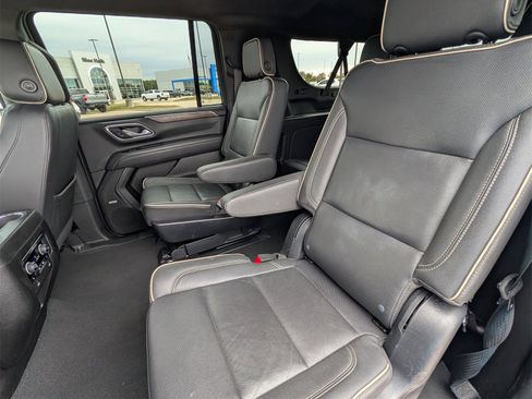 Used 2023 Chevrolet Suburban Premier image 25