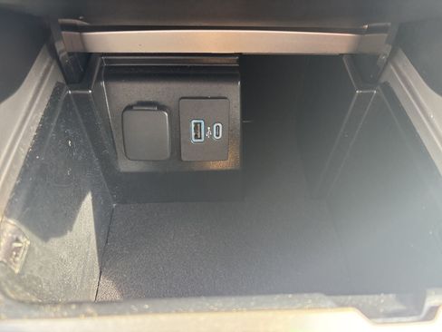 Used 2024 Ford Explorer XLT w/ Equipment Group 202A AWD/4WD image 21