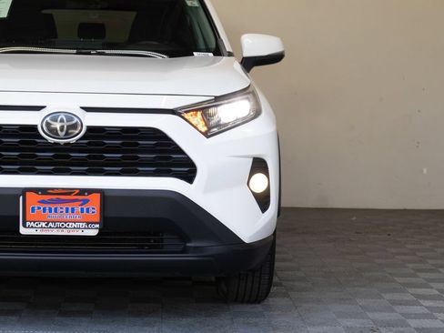 Used 2019 Toyota RAV4 XLE w/ Carpet Mat Package AWD/4WD image 5