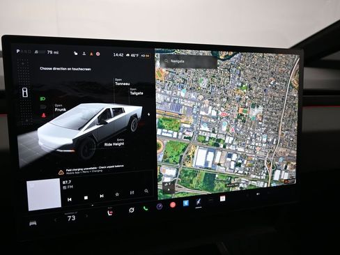 Used 2025 Tesla Cybertruck AWD Crew Cab image 17