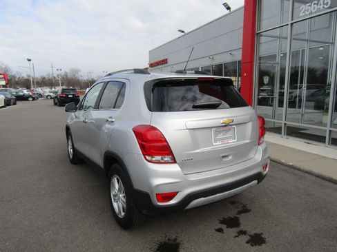 Used 2019 Chevrolet Trax LT w/ LT Convenience Package image 8