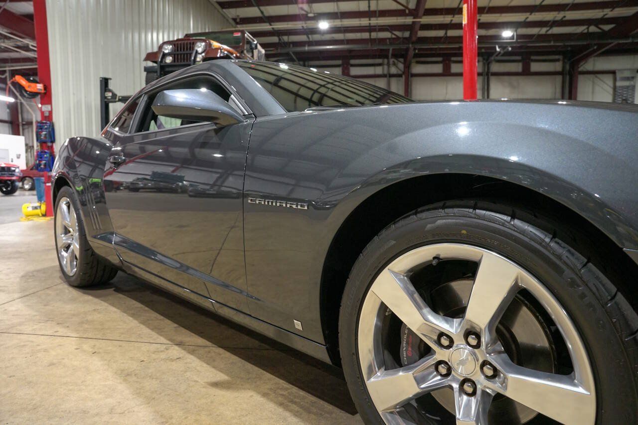 Used 2010 Chevrolet Camaro SS RWD image 28