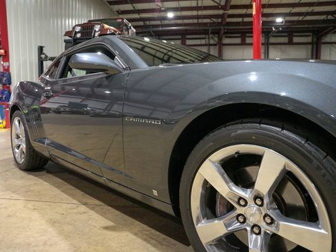Used 2010 Chevrolet Camaro SS RWD image 28