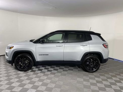 Used 2024 Jeep Compass Latitude w/ Sun and Sound Group AWD/4WD image 5