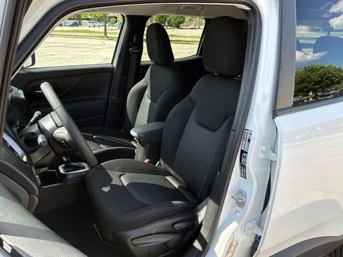 Used 2023 Jeep Renegade Latitude AWD/4WD image 12