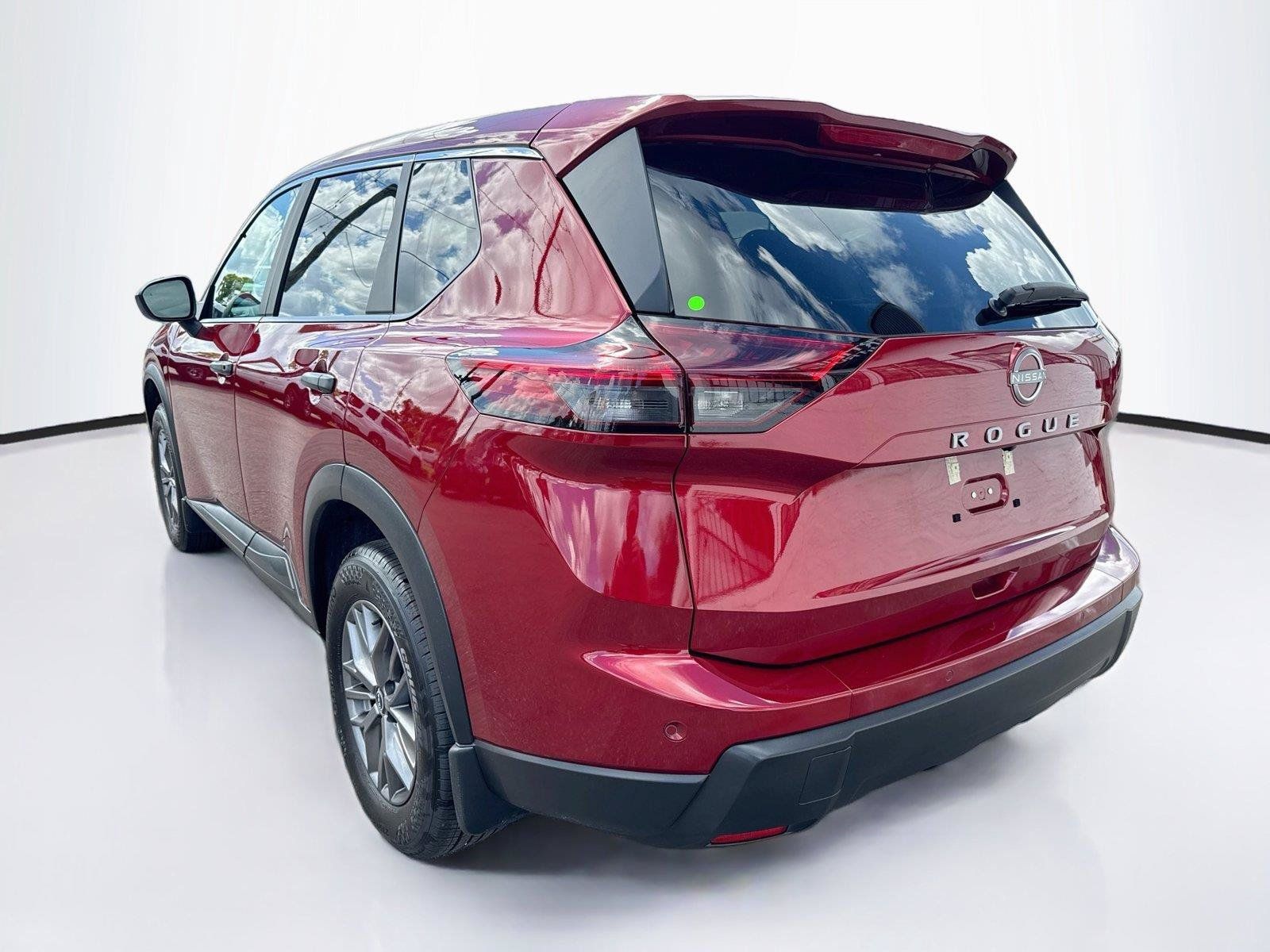 Used 2025 Nissan Rogue S FWD image 3