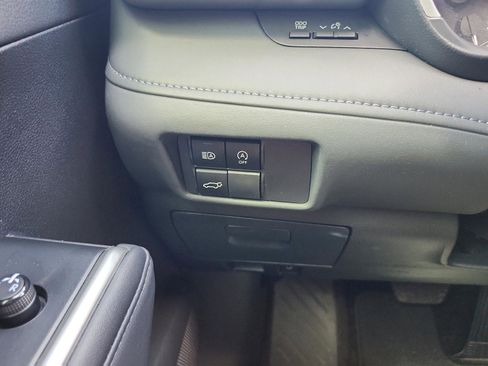 Used 2024 Toyota Highlander XSE image 25