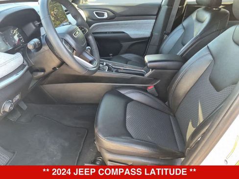 Used 2024 Jeep Compass Latitude AWD/4WD image 15