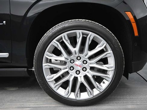 New 2026 GMC Yukon XL Denali w/ Denali Reserve Package AWD/4WD image 10