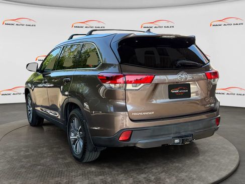 Used 2019 Toyota Highlander XLE AWD/4WD image 8