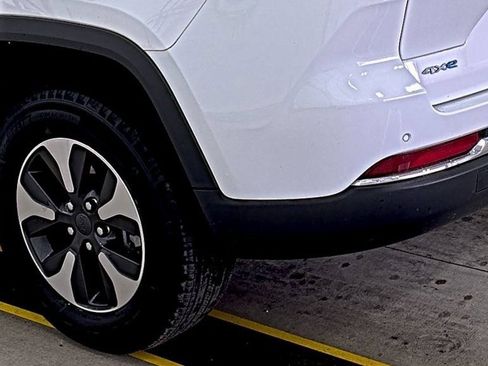 Certified 2023 Jeep Grand Cherokee 4WD 4xe w/ Luxury Tech Group II image 13