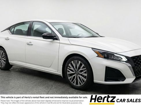 Used 2025 Nissan Altima 2.5 SV image 1