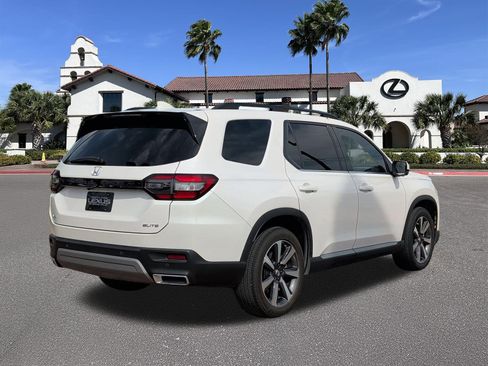 Used 2025 Honda Pilot Elite image 2