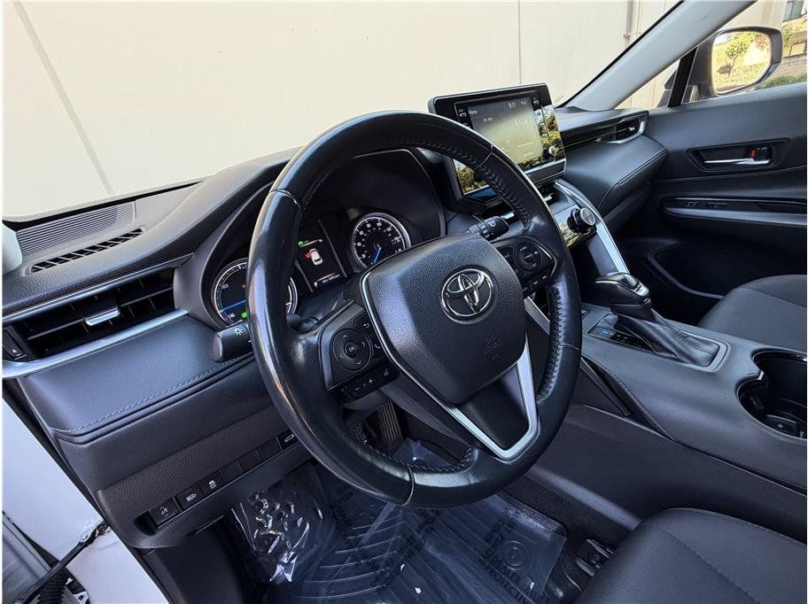 Used 2022 Toyota Venza LE AWD/4WD image 10