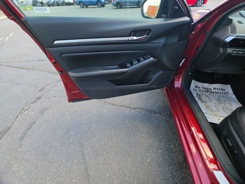 Used 2025 Nissan Altima 2.5 SR AWD/4WD image 13