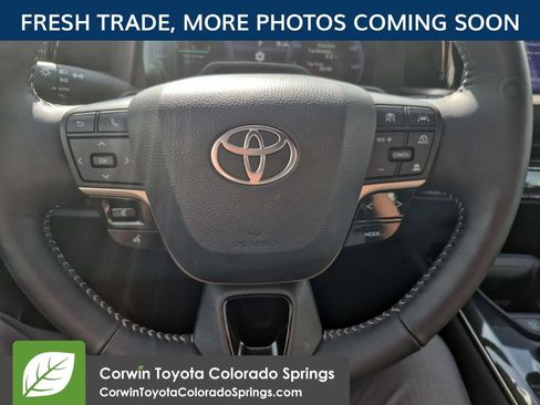 Used 2025 Toyota Crown Platinum AWD/4WD image 18