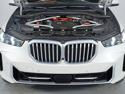 Used 2024 BMW X5 xDrive50e w/ Parking Assistance Package image 8